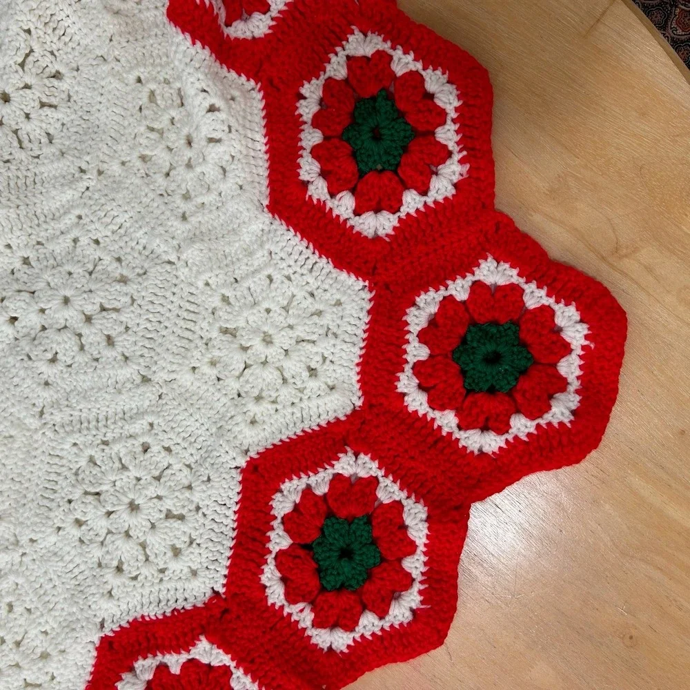 Handmade Crocheted Christmas‎ Tree Skirt Red White Green Floral Hexagon Granny